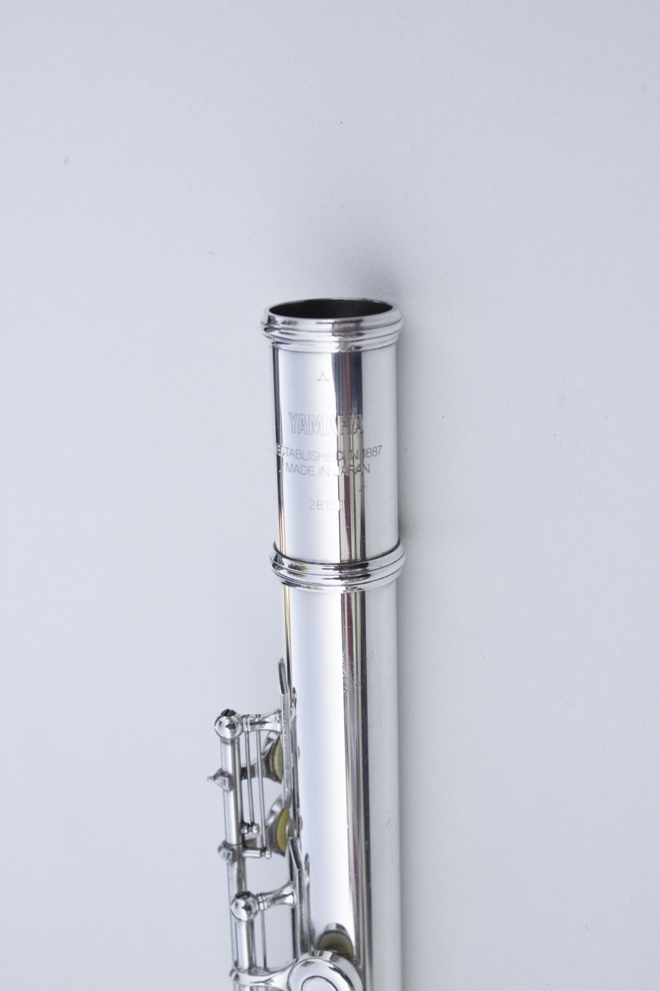 Flûte traversière yamaha YFL281 SII (plateaux creux, clétage en ligne) – Image 5