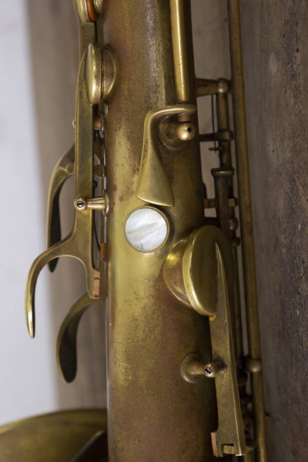 Modification d’un repose pouce saxophone CONN 10M