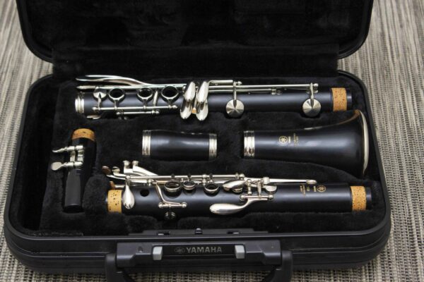 clarinette YAMAHA YCL-250 [ TBE ++, tampons mousse,  bec et étui d'origine]