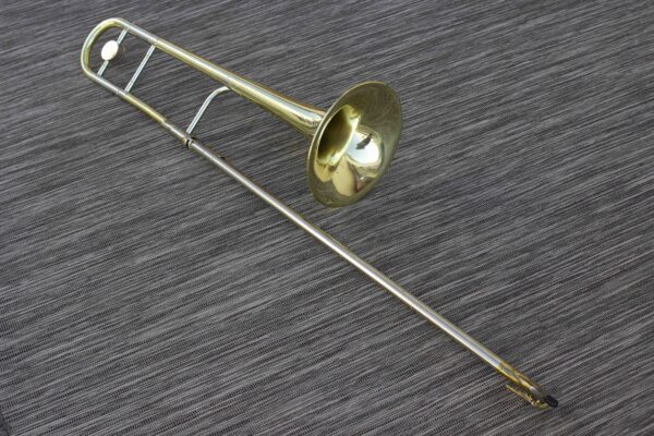 TROMBONE KING 3B CONCERT [MÉCANIQUE TBE, pavillon entièrement dé-vernis ]