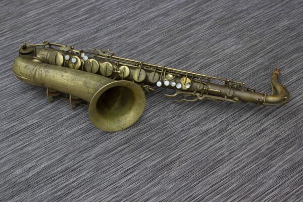 CONN 10M SAXOPHONE TÉNOR 1946 [ dé-vernis, cheminées roulées, gravure Lady Face]
