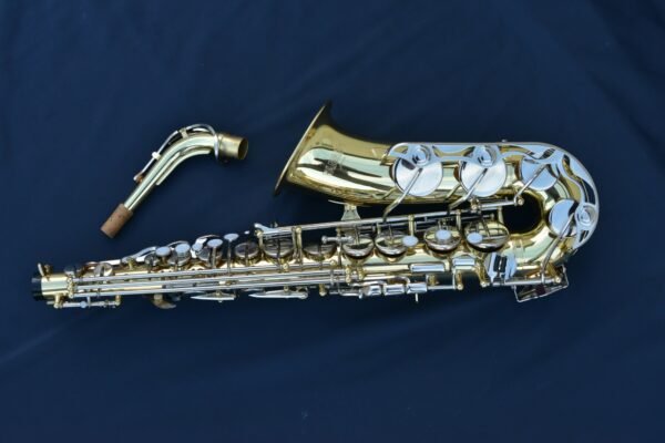 saxophone alto YAMAHA YAS25 [modèle étude , verni clétage nickelé]