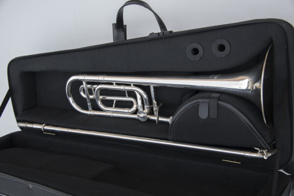 BACH TROMBONE 36B argenté [perce moyenne, TBE ++, avec étui et embouchure]