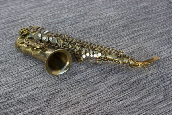 SELMER SAXOPHONE ALTO MARK VII [ FINITION vernis oxydé naturel, tampon neuf, avec bocal SA80S2 )